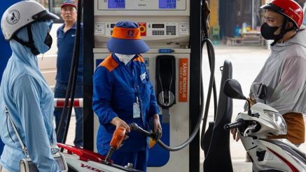 Tin nóng giá xăng dầu trưa 22/4: Dầu diesel giảm giá cực mạnh, xăng RON 92 và RON 95 ‘bán như biếu’