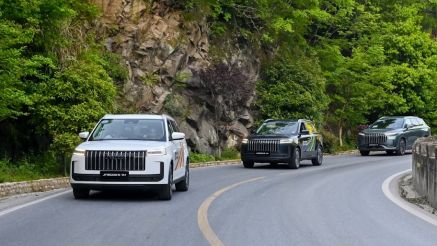 Việt Nam thắng 'Super Hybrid Marathon 9 quốc gia', Omoda C5 SHS-H chạy gần 1.000km chỉ với một bình xăng