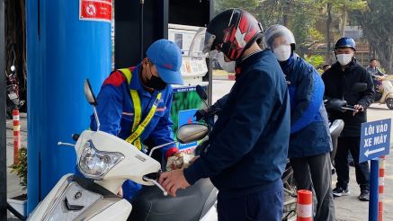 Bảng giá xăng dầu chiều nay 29/4: RON 95 bất ngờ 'nhảy vọt', giá đầy bình xe máy Yamaha tại Việt Nam