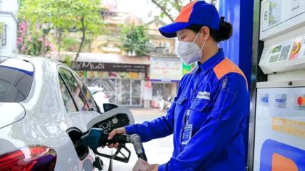 Giá xăng dầu chiều nay ngày 2/5: Dầu diesel, xăng RON 92 và RON 95 ‘rẻ nhất khu vực’, giá lăn bánh Hyundai Tucson giảm