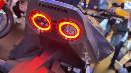 ‘Huyền thoại côn tay’ kinh điển của Honda chính thức ra mắt: Dấu ấn vàng son, có phanh ABS, giá mềm