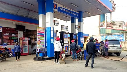 Giá xăng dầu chiều nay 4/5: Dầu diesel, xăng RON 92 và RON 95 đồng loạt ở mức rất rẻ, giá lăn bánh Honda CR-V giảm mạnh