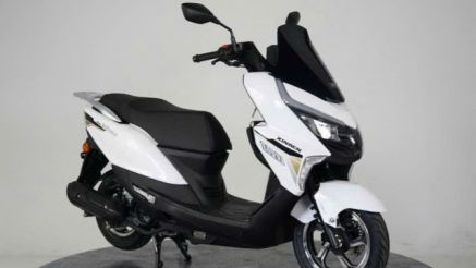 Xe ga Trung Quốc Xinben XD150 gây sốt: Giá chỉ 27 triệu đồng nhưng có màn hình TFT, chạy gần 380 km/lần đổ xăng