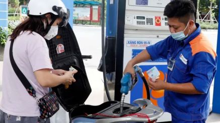 Giá xăng dầu chiều 18/6: RON 92 và E10 đã về mốc 20.000 đồng/lít, dầu diesel giảm hơn 21.000 đồng, Kia K3 lăn bánh rẻ