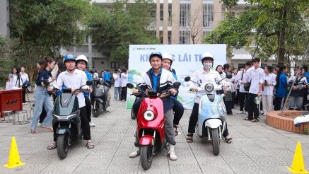 Cả nhà bỏ xe xăng, chuyển sang xe máy điện VinFast: Từ đi học, đi làm đến chạy dịch vụ đều có lời giải
