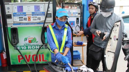 Giá xăng dầu hôm nay 23/7: Dầu diesel tăng mạnh, E10 và RON 92 ‘bốc hơi’ gần 10.000 đồng/lít, giá đầy bình xe ga 125cc