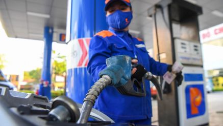 Giá xăng dầu hôm nay 1/8: E10 RON95 và E5 RON92 'rộng cửa' về mốc 17.000 đồng, Diesel rẻ hơn, giá đầy bình xe máy Suzuki