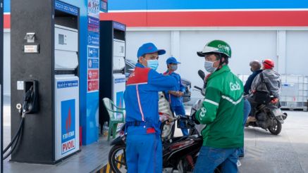 Giá xăng dầu trưa nay 5/9: Xăng E10 RON 95 ‘rẻ như bèo’, E5 RON 92 có xuống 18.000 đồng/lít? Giá đầy bình các mẫu xe số