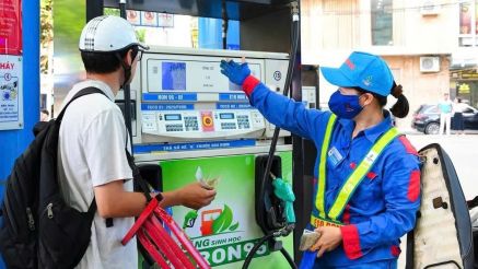 Giá xăng dầu tối 12/9: E5 RON 92 rẻ hơn đỉnh 6.370 đồng, E10 RON 95 có về 19.000 đồng/lít? Giá đầy bình xe ga 150-160cc