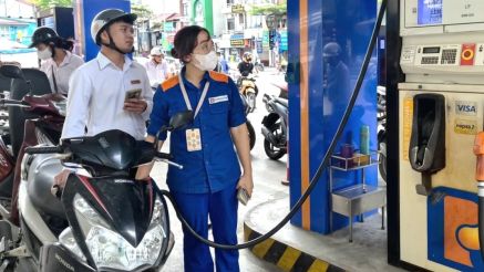 Giá xăng dầu trưa 13/9: E10 ‘bốc hơi’ gần 7.000 đồng từ đỉnh, RON 92 về 18.000 đồng/lít? Giá đầy bình xe côn tay 150cc