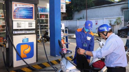 Giá xăng dầu trưa nay 17/9: Dầu diesel ngày càng xa đáy, xăng RON 92 và E10 tiếp tục tăng mạnh? Giá đầy bình xe ga 110cc