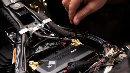 Ắc quy Lithium cho xe máy: Món nâng cấp 'ngon – bổ' hay rủi ro cháy nổ tiềm ẩn?
