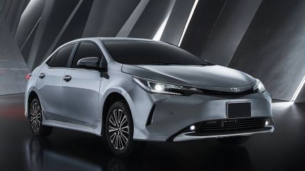 Toyota chính thức ra mắt mẫu sedan hạng C đẹp long lanh giá 589 triệu đồng: Thiết kế sang hơn Mazda 3 và Kia K3