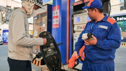 Giá xăng dầu chiều nay 25/10: E10 RON95 và E5 RON92 về mốc rẻ 25.000 đồng/lít, Diesel có rẻ? Giá đầy bình xe máy Suzuki