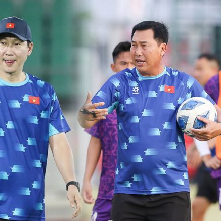 ĐT Việt Nam đón tân binh chất lượng, HLV Kim Sang Sik nhận món quà lớn trước AFF Cup