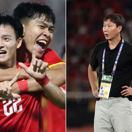 HLV Kim Sang Sik giữ 'bùa may mắn', U23 Việt Nam có thần hộ mệnh chống lưng