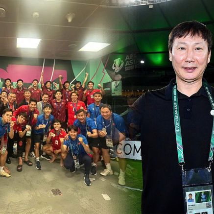 Tuyển quân cho ĐT Việt Nam quyết đấu Malaysia, HLV Kim Sang-sik bất ngờ nhận 'món quà lớn'