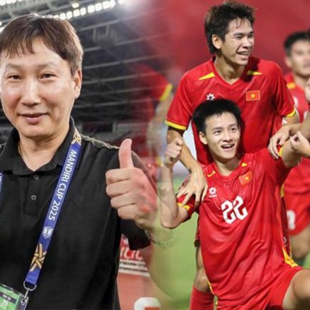 HLV Kim Sang-sik bổ sung 'hỏa lực' cho ĐT Việt Nam, quyết tâm 'đè bẹp' Malaysia ở VL Asian Cup