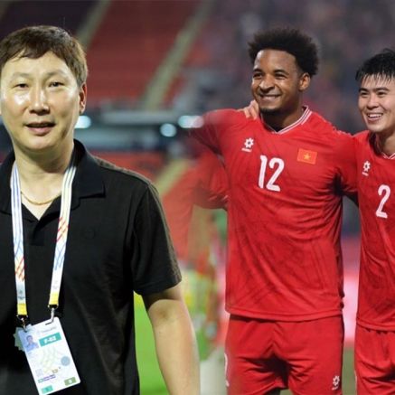 HLV Kim Sang-sik nhận 'món quà lớn', ĐT Việt Nam như 'hổ mọc thêm cánh' trước đại chiến Malaysia