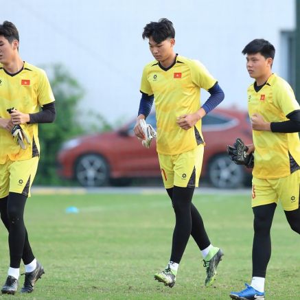 Nói thẳng lý do từ chối nhập tịch Nhật Bản, thủ môn cao gần 2m khiến CĐV Việt Nam 'rung động'