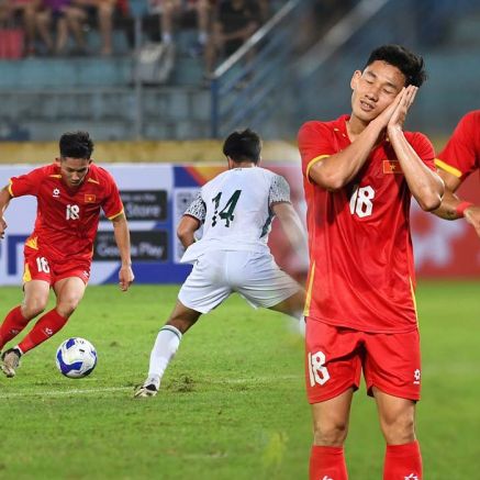 Hai Long ăn mừng 'độc lạ', ngôi sao ĐT Việt Nam hé lộ thông điệp đầy ẩn ý phía sau