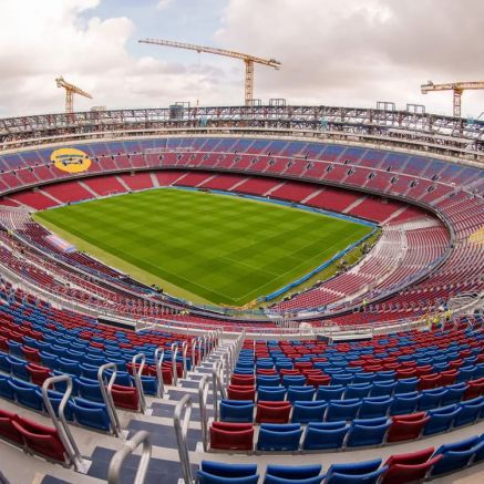 Camp Nou chưa thể hoàn thành, Barcelona xin tiếp tục dùng sân Montjuïc vào mùa giải sau