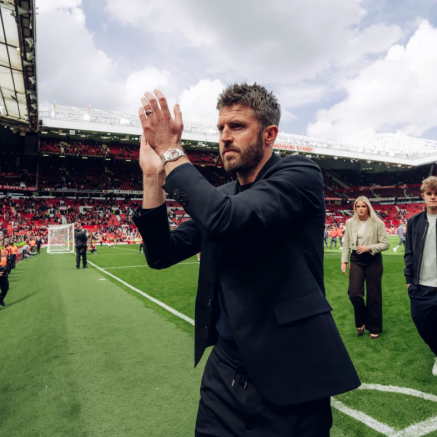 Michael Carrick sắp nhận món quà đầu tiên tại MU