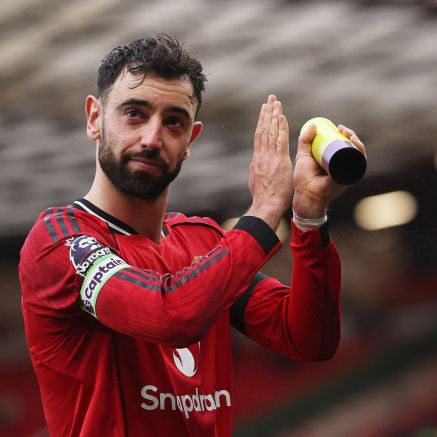 Bruno Fernandes phá kỷ lục kiến tạo Ngoại hạng Anh: Đội trưởng MU vượt qua Thierry Henry và Kevin De Bruyne