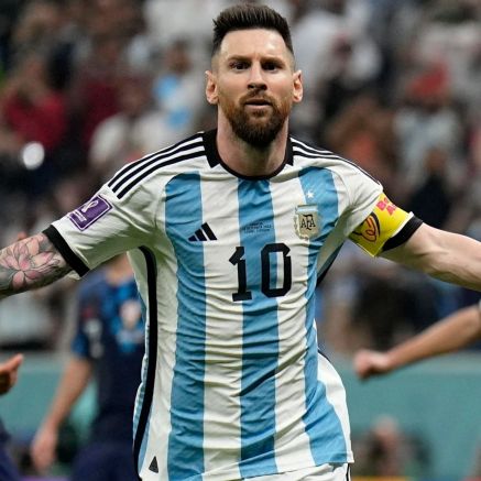 Messi tự quyết ngày giải nghệ, HLV Scaloni tiết lộ lý do siêu sao Argentina vẫn là số 1 thế giới