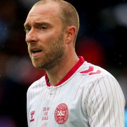 Christian Eriksen khiến cả sân vận động thót tim, Đan Mạch cập nhật tình trạng mới nhất