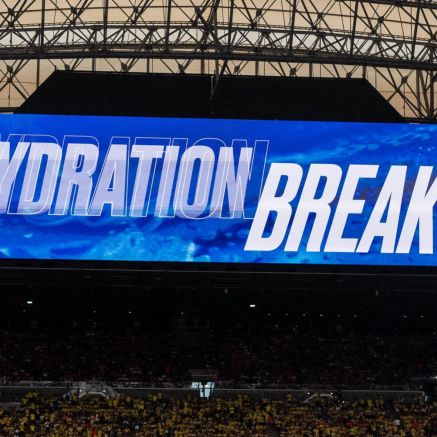 Chủ tịch FIFA lên tiếng về tranh cãi hydration break tại World Cup 2026