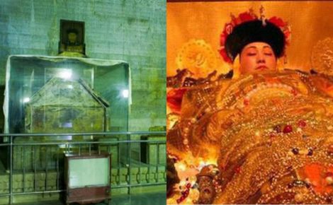 'Dựng tóc gáy' với chiếc quan tài 'ma ám' trong mộ Càn Long khiến bao người kinh hãi