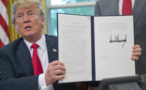 Chữ ký quyền lực của tổng thống Mỹ Donald Trump: 'Đặt bút' một lần thổi bay 100tỷ USD của Trung Quốc