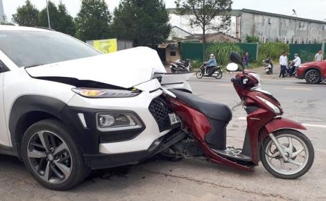 Hyundai Kona bất ngờ 'hôn đuôi' Honda Vision cực mạnh, dân tình dậy sóng vì chi tiết siêu sốc này