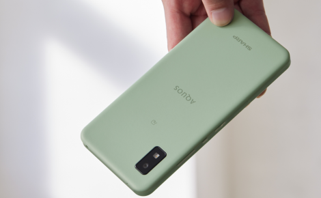 Sharp ra mắt chiếc điện thoại 5G giá rẻ, thiết kế long lanh, phần cứng 'siêu chống nước'