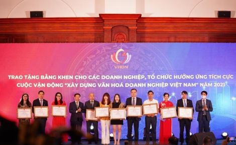 Huawei nhận bằng khen Doanh nghiệp hưởng ứng tích cực cuộc vận động 'xây dựng VH doanh nghiệp VN'