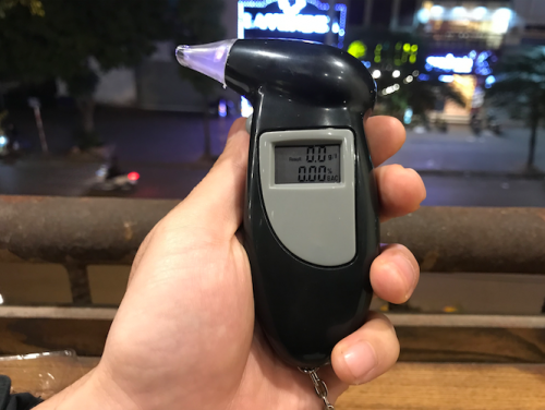 Màn hình LCD chính xác, giá 129.000 đồng