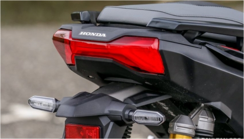 Details Of Honda S 67 Million Super Scooters Weigh Both The Honda Sh 150i And The Air Blade Cryptohubk
