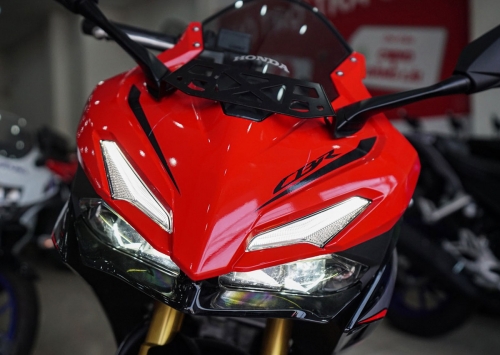 Close-up of Honda Winner X’s brothers just landed at Vietnamese dealers, the overwhelming power of Yamaha Exciter