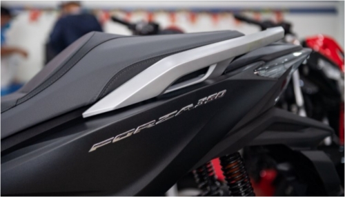 Extreme close-up in the scooter village: ‘Burying’ Honda SH 150i, Air Blade with equipment and price
