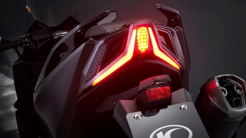 The scooter super product costs twice as much as the Honda SH 150i, causing storms with an eye-catching and sporty design