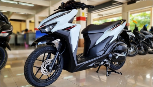 Honda Click 125i Caused A Storm When It Returned To The Dealer For Only 37 Million The Sporty Appearance Overshadowed The Air Blade Cryptohubk