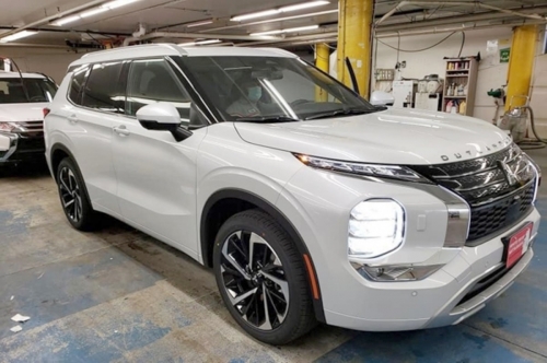 Hot car news 1/6: Close-up of Mitsubishi Outlander 2022 priced at 593 million, challenging Honda CR-V, Mazda CX-5