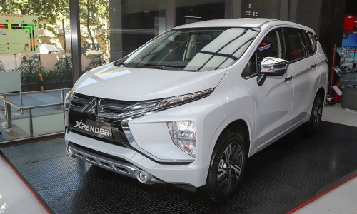 Mitsubishi Xpander affirms its unrivaled in Vietnam, completely crushing Suzuki XL7 and Toyota Innova