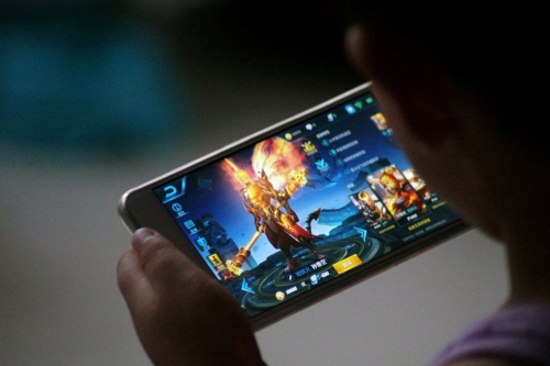 Tencent is rolling out facial recognition to prevent kids from staying up late playing games.