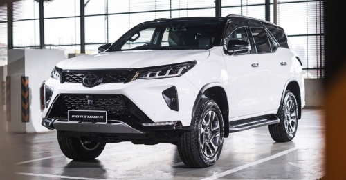 Toyota Fortuner sports version suddenly appeared, challenging Hyundai SantaFe with makeover design thiết