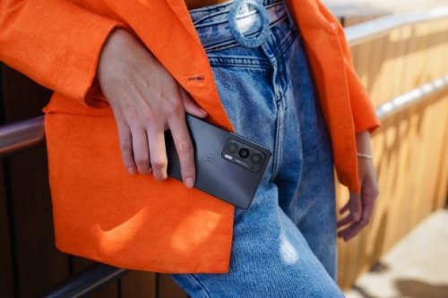 Motorola suddenly launched a slim smartphone at only 6.99mm