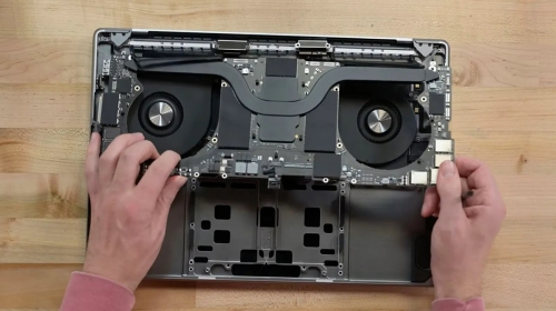 iFixit “dissected” the new generation MacBook Pro, scoring only 4/10 points for repair