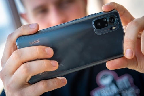 TOP 4 cheap smartphones with large screen, 5,000 mAh battery suitable for entertainment, online learning during the epidemic season