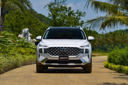 Hyundai SantaFe 2021 is in short supply at the dealer, Vietnamese customers rush to pay despite the slight increase in car prices